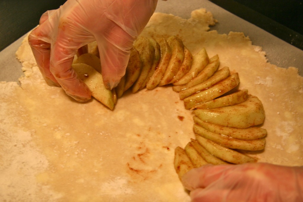 Arrange the apples on the prepared dough.