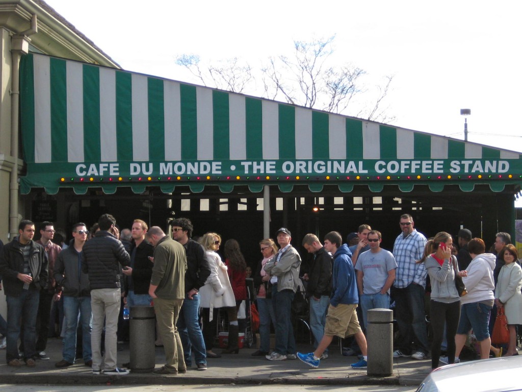 A line of people waiting for beignets outside of Cafe Du Monde.