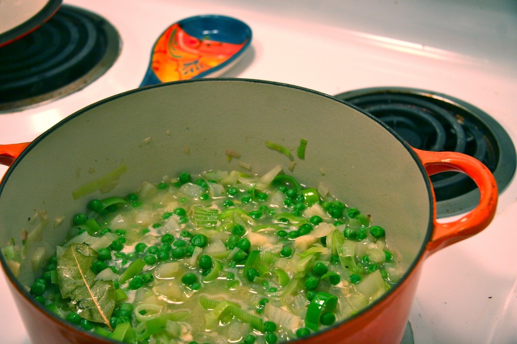 pea, fennel and leak soup in pot