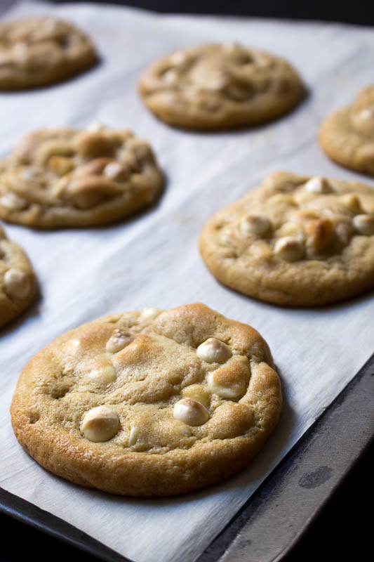 white chocolate macadamia cookies