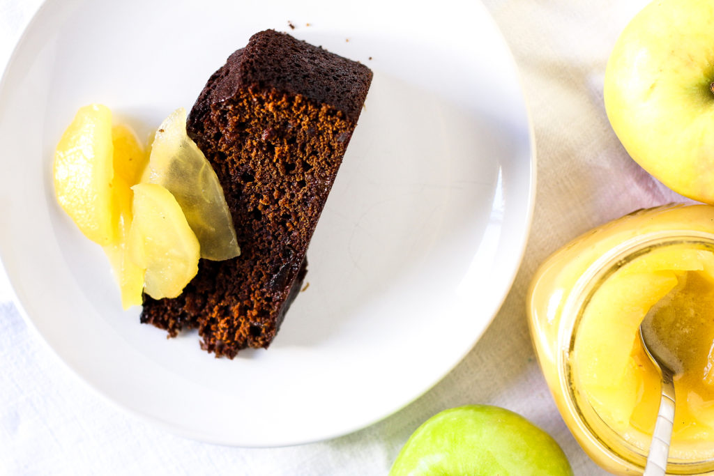 gingerbread slice with brandied apples