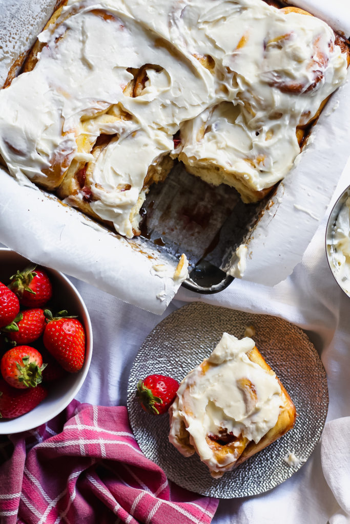 Strawberry-Cinnamon-Rolls